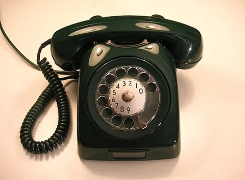 farspeaker: telephone