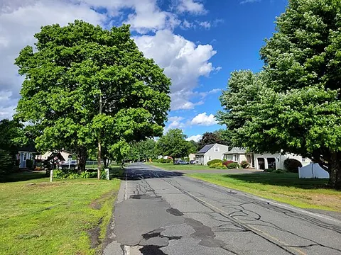 feeding hills: a community in the city of Agawam, Hampden County, Massachusetts, United States
