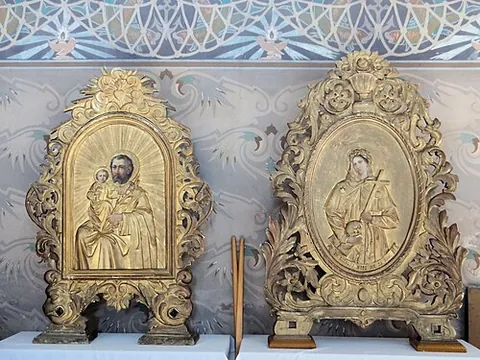 feretory: a receptacle that houses relics of saints