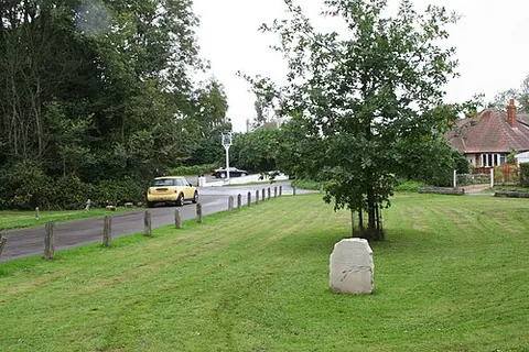 finchampstead: a village and civil parish in Wokingham borough, Berkshire, England (OS grid ref SU7963)