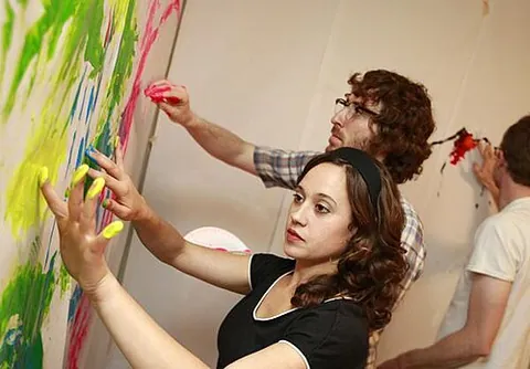 finger paint: to paint using fingerpaint