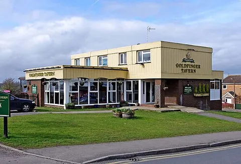 flat-roof pub: a rough pub, usually on a council estate
