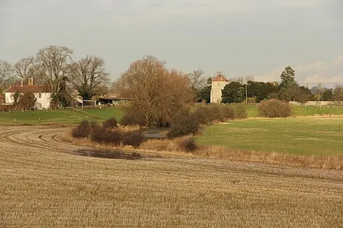 fledborough: a hamlet and civil parish (served by Dunham on Trent, Darlton, Ragnall and Fledborough Parish...