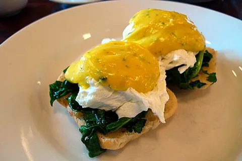 florentine: cooked or served with spinach