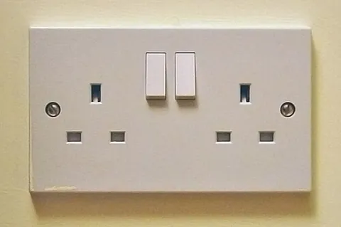 flush mounting: a type of mounting of a fixture, e.g. a socket so that the body of the fixture is inside the wall,...