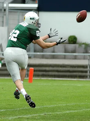 football player: one who plays gridiron football