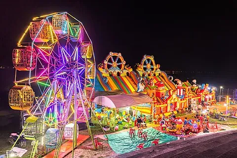 funfair: a travelling amusement park