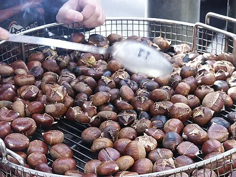 gao lak: roasted chestnuts