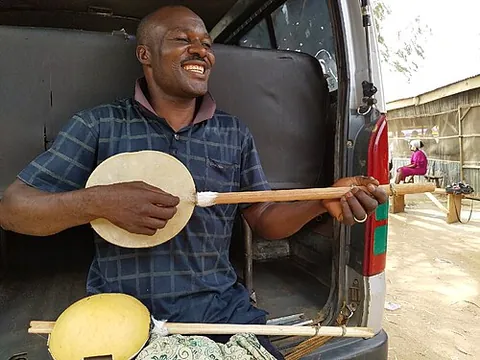garaya: a two-string spike lute from Nigeria and Niger
