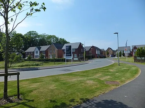 gatewen: a hamlet in Broughton community, Wrexham borough, Wales (OS grid ref SJ3151)