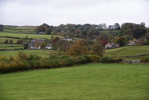 gawthrop: a hamlet in Dent parish, Westmorland and Furness, Cumbria, England, previously in South Lakeland...