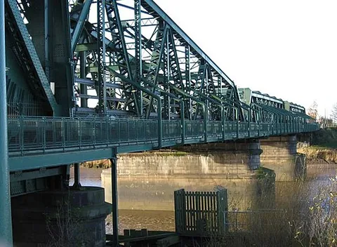girderwork: a construction employing girders