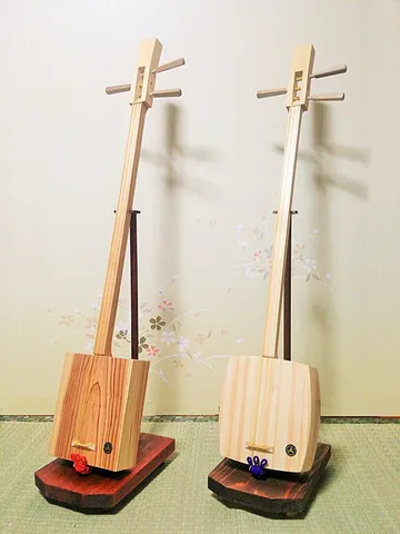 gottan: traditional Kagoshima plucked instrument resembling a sanshin