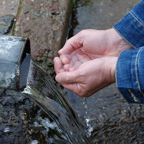 gowpen: a bowl made of the two hands cupped together
