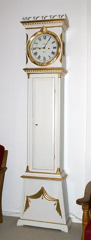 grandfather clock: a longcase clock