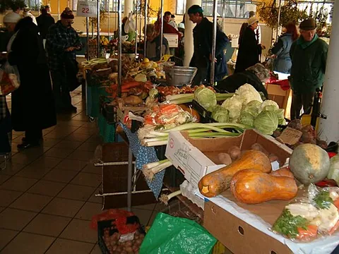grocery: retail foodstuffs and other household supplies