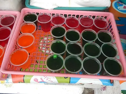 gulaman: gelatin made from agar, used in certain foods