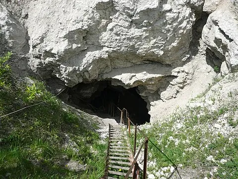 gypsum cave: a type of cave, a natural karstic formation in gypsum