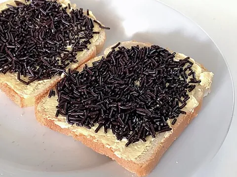 hagelslag: small, oblong, sweet-tasting chocolate granules, which are sprinkled on slices of buttered bread or...