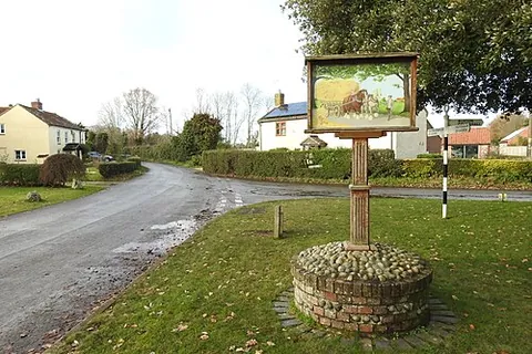 hainford: a village and civil parish in Broadland district, Norfolk, England (OS grid ref TG2218)