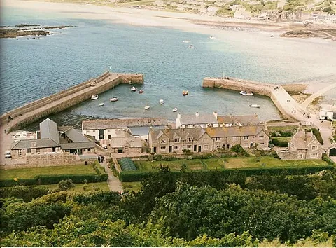 harbour: standard spelling of harbor