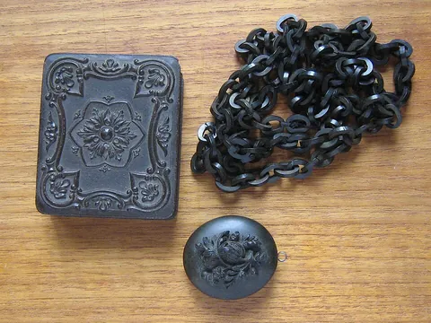 hard rubber: vulcanized rubber: ebonite
