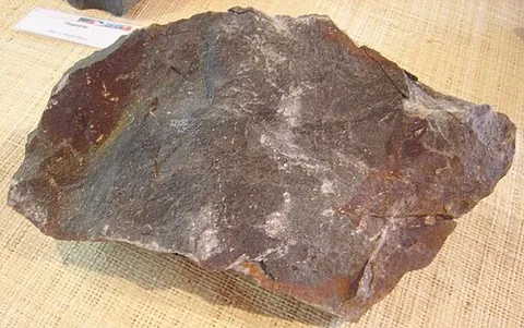hawaiite: an olivine basalt intermediate between alkali olivine and mugearite