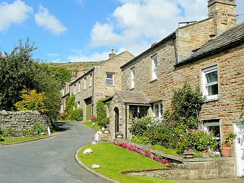 healaugh: a small village in Reeth, Fremington and Healaugh parish, North Yorkshire, England, previously in...
