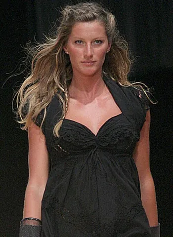heart neckline: a heart-shaped style of neckline that accentuates décolletage