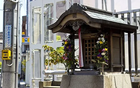 hokora: a small Japanese shrine