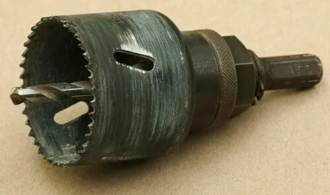 hole saw: a saw in the form of a hollow cylinder with teeth on the end or edge, used to produce holes on the...