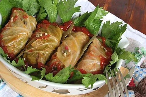 holishkes: cabbage rolls, prepared from blanched cabbage leaves wrapped in a parcel-like manner around minced...