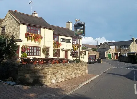 holymoorside: a village in Holymoorside and Walton parish, North East Derbyshire district, Derbyshire, England...