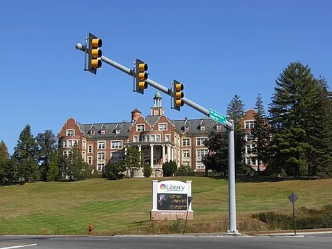 hooksett: a town and census-designated place therein, in Merrimack County, New Hampshire, United States