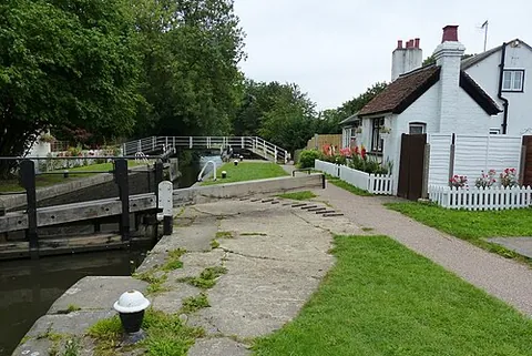 hunton bridge: a settlement in Abbots Langley parish, Three Rivers district, Hertfordshire, England (OS grid ref...