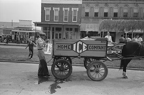 ice wagon: a wagon used for carrying ice