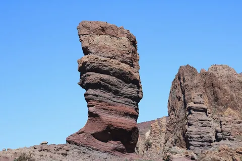 igneous rock: one of the major groups of rock that makes up the crust of the Earth; formed by the cooling of...