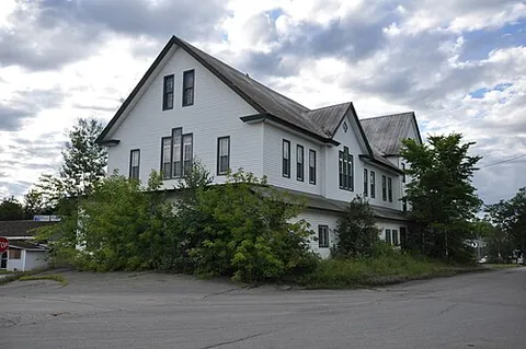 island falls: a town and census-designated place therein, in Aroostook County, Maine, United States