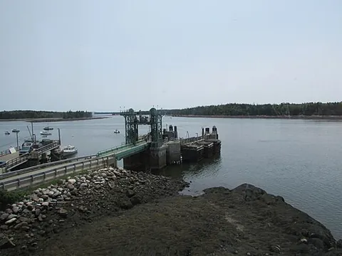 islesboro: a town in Waldo County, Maine, United States, on Islesboro Island and nearby islands