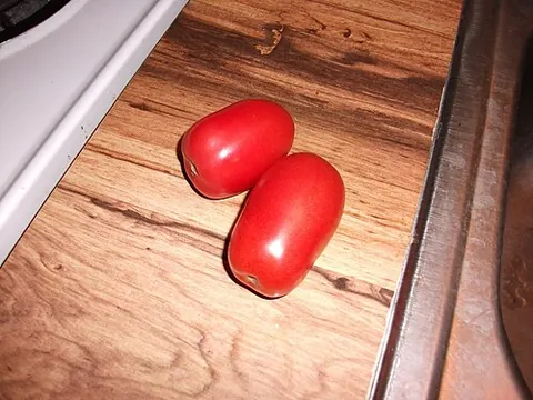 italian tomato: synonym of Roma tomato