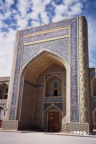 iwan: a large, vaulted chamber with a monumental arched opening on one side