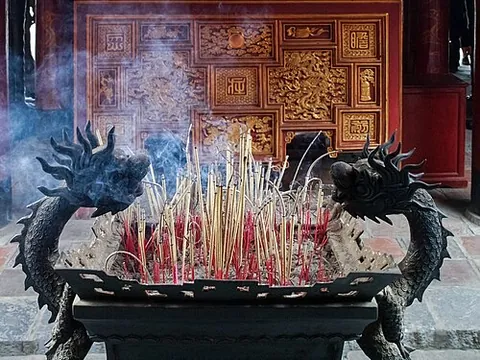 joss stick: a stick of incense, especially (Taoism, Buddhism, etc.) those burned as an offering before a...