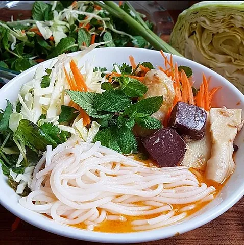khao poon: a kind of noodle soup from Laos