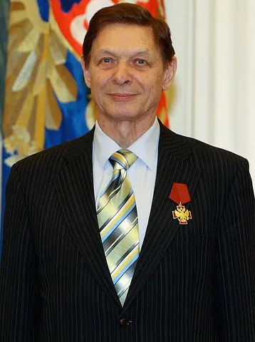 khil: a surname from Russian