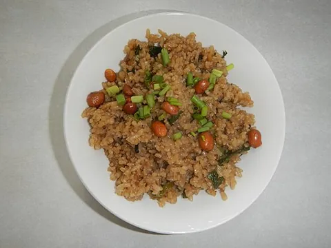 kiampong: a glutinous rice dish of the Philippines, with meat, vegetables, etc