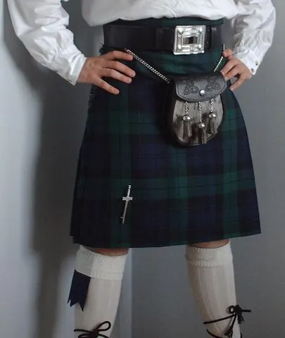 kilt: to gather up (skirts) around the body