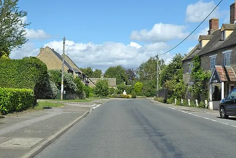 kirtlington: a village and civil parish in Cherwell district, Oxfordshire, England (OS grid ref SP4919)