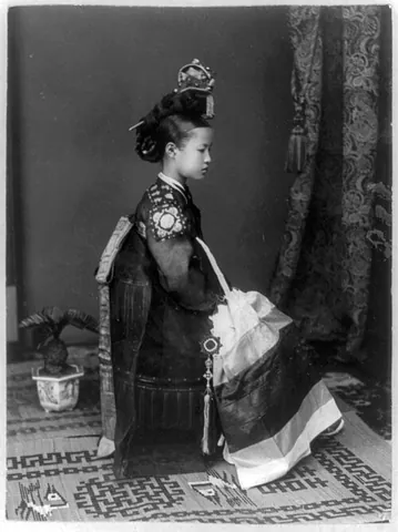 kisaeng: a member of a traditional Korean caste of female entertainers, whose work often included...