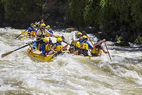 klamath river: a river in Oregon and California, United States, that flows into the Pacific Ocean in California