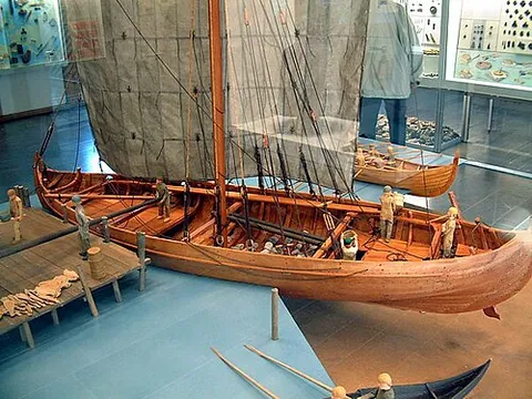 knarr: a kind of Norse merchant ship used by the Vikings